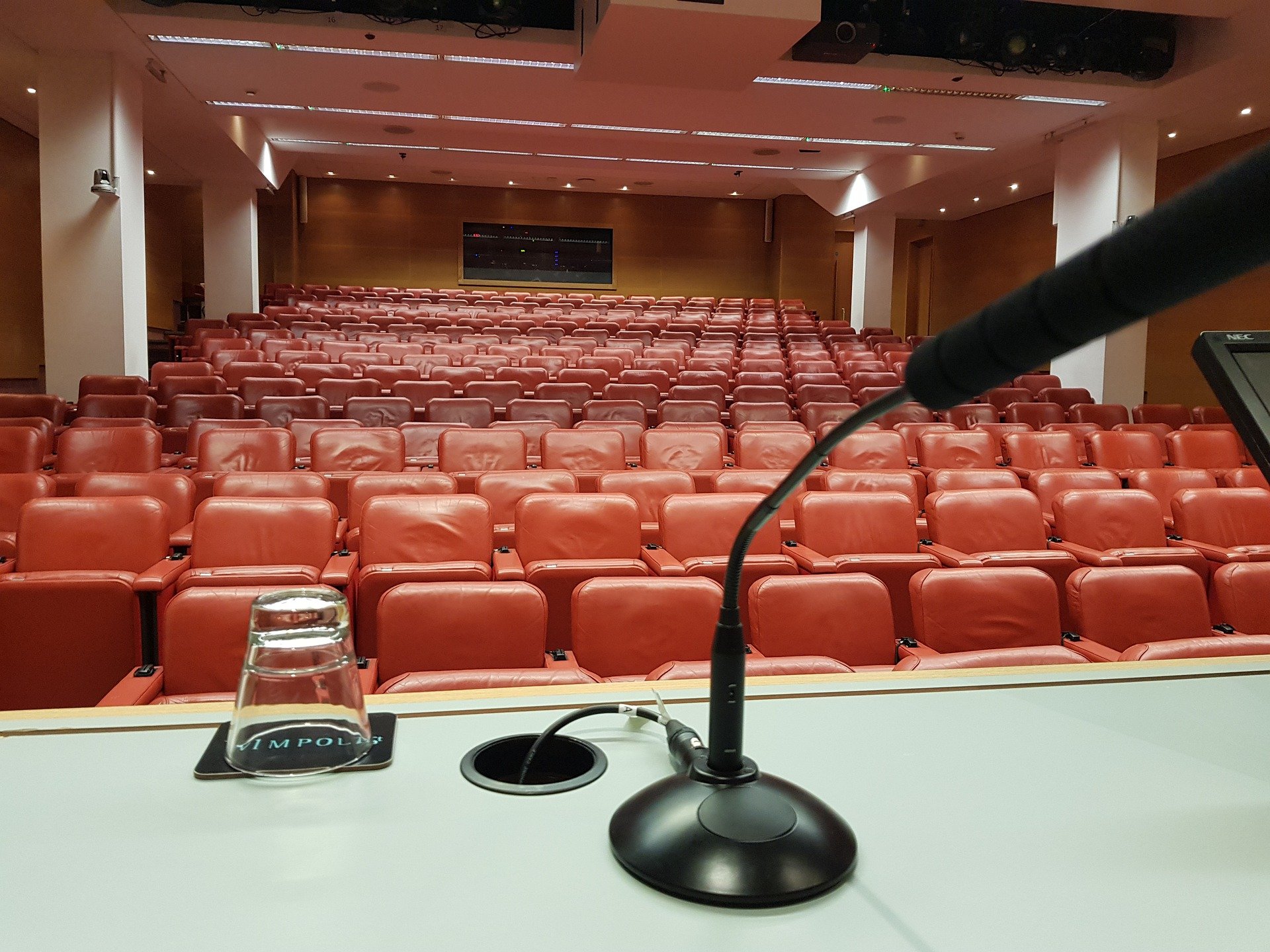 Big Speech Coming Up? Read These Top Public Speaking Tips First!